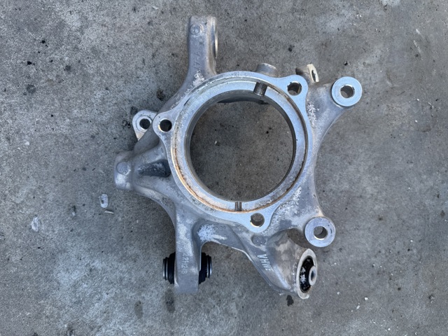 Кулак поворотный правый 52711GI000 HYUNDAI
