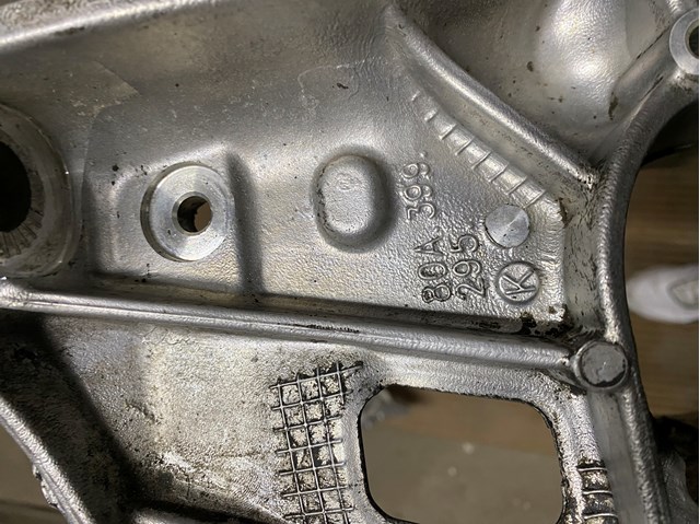 Кронштейн передней балки 80A399295K VAG