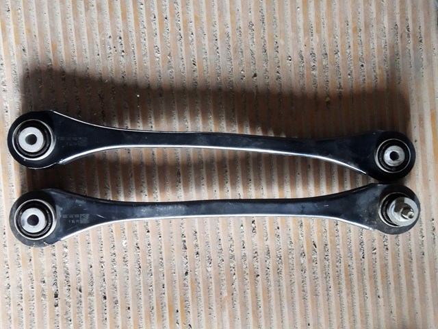 Балансир задний правый 80A501530A VAG