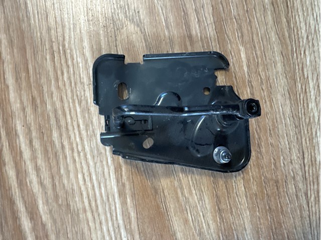Стояк-крюк замка капота 80A823186C VAG