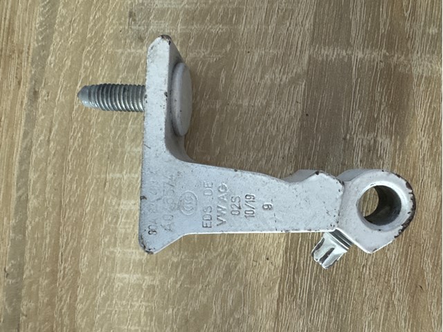 Петля передней двери левая 80A831403A VAG