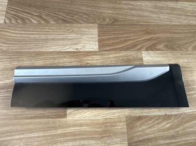 Молдинг задней правой двери, нижний 80A853970G VAG