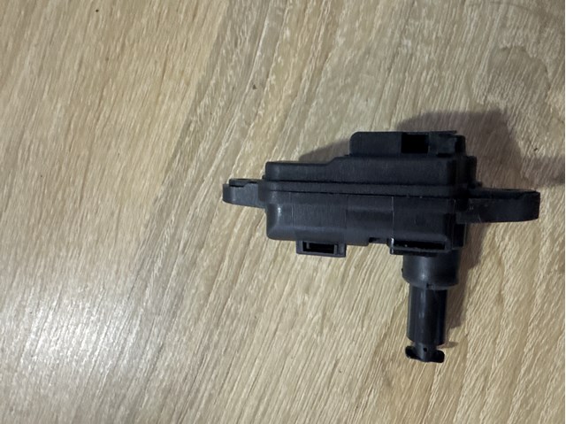 Мотор-привод открытия лючка бака 80A862159A VAG