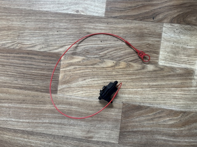 Замок открывания лючка бензобака 8V0862153B VAG
