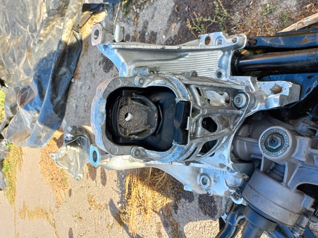 Кронштейн передней балки 8W0399295E VAG