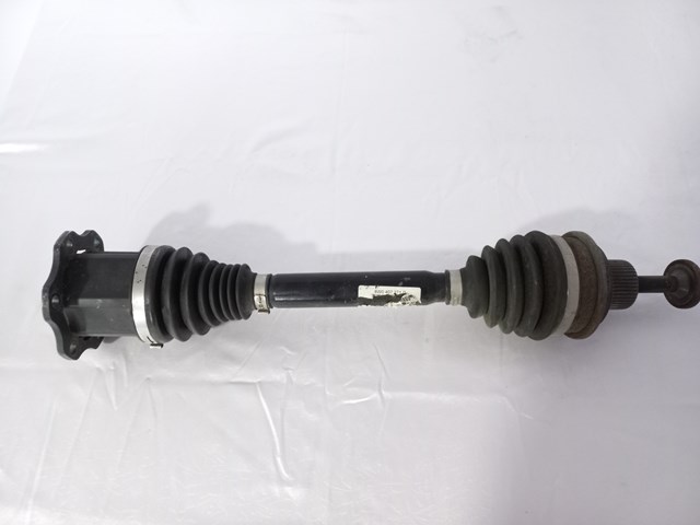 Полуось (привод) передняя 8W0407271D VAG