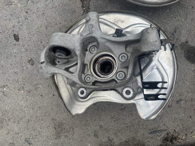 Кулак поворотный правый 8W0505436AA VAG