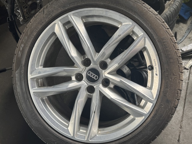 Оригинальные диски 8W0601025EB VAG