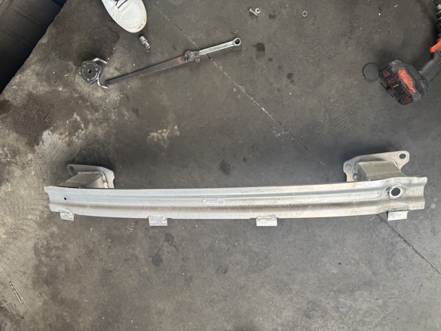 Балка бампера заднего 8W0807309J VAG