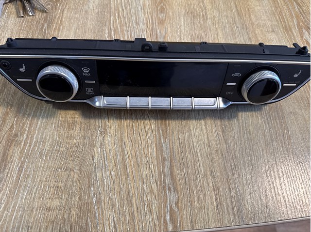 Регулятор вентилятора отопителя 8W0820043T VAG