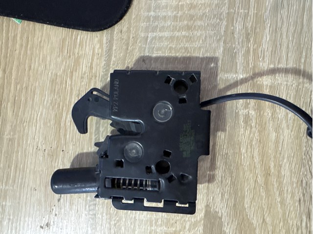 Замок капота 8W0823509B VAG