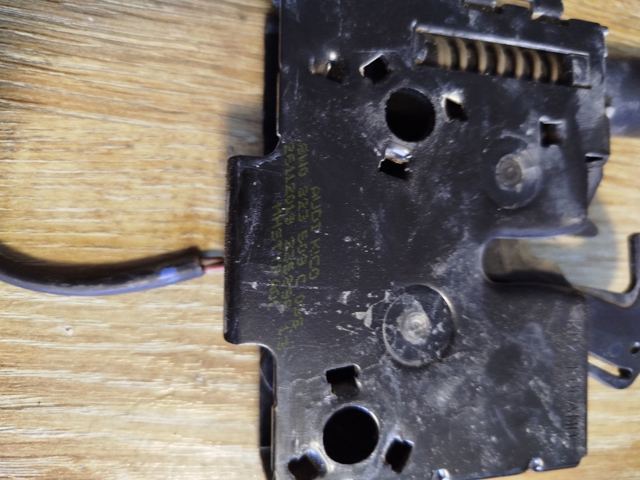 VAG 8W0823509C Замок капота в наличии Украина