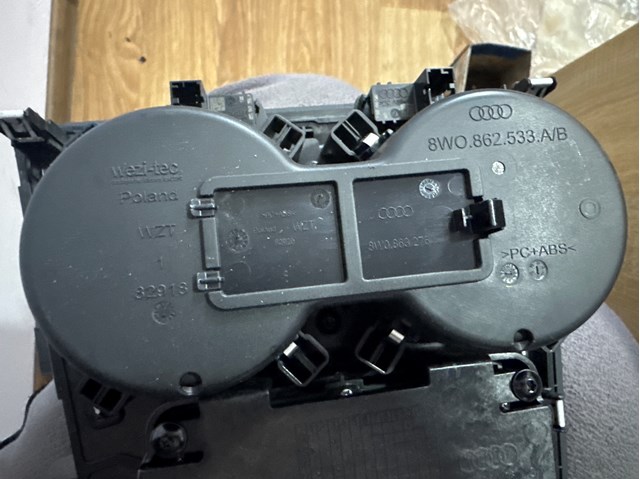 Подстаканник подлокотника центральной консоли 8W0862533A VAG