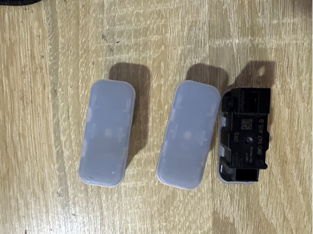 Плафон подсветки багажного отсека 8W0947415A VAG