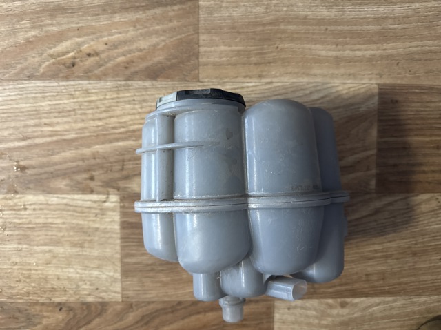  Расширительный бачок 8W1121405K VAG