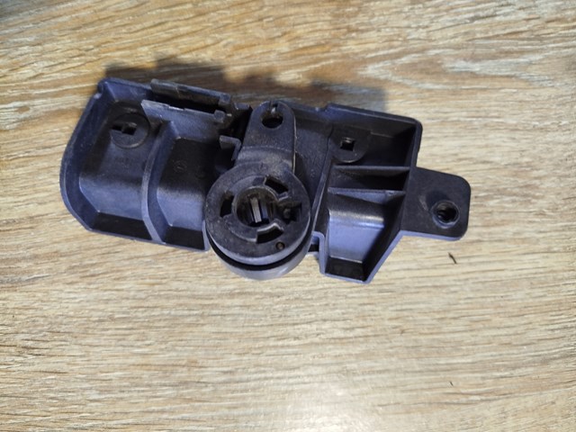 Кронштейн ручки открывания капота 8W1823633C VAG