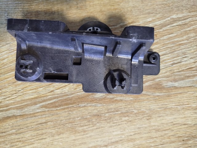 8W1823633C Кронштейн ручки открывания капота купить Одесса