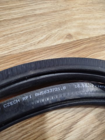 VAG 8W5833721B Уплотнитель двери задней (на кузове) в наличии Павлоград