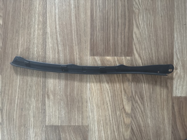 Резинка под капот 8W6823125 VAG