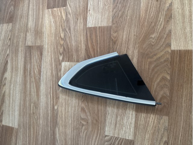 Стекло багажного отсека, левое 8W8845297F VAG