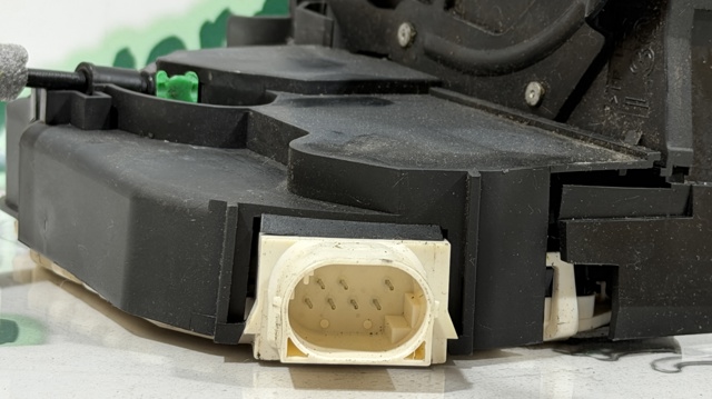 Замок двери водителя 3H4221813AB LAND ROVER