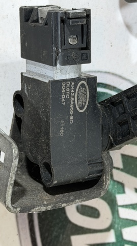 Задний датчик положения кузова AH425A955BD LAND ROVER