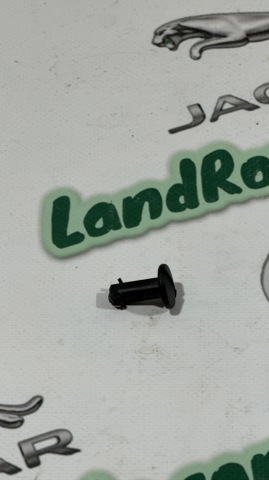 Крепеж переднего бампера LR012844 LAND ROVER