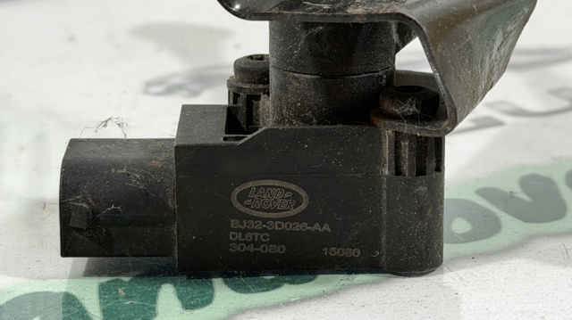 Датчик уровня положения кузова, задний правый LR024220 LAND ROVER