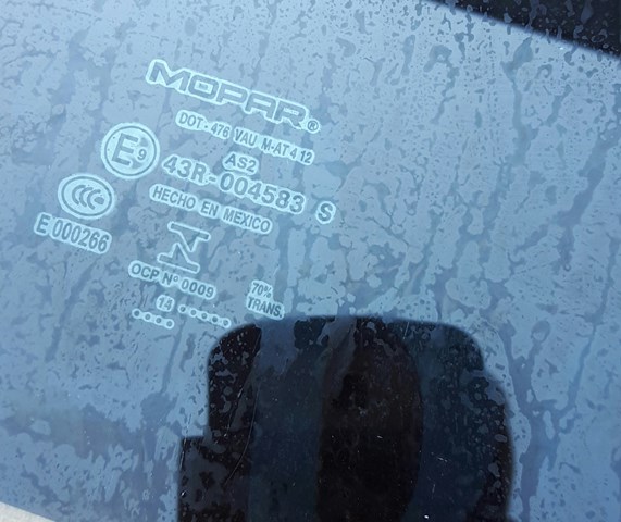 CHRYSLER 5076886AD Стекло двери передней правой в наличии Львов