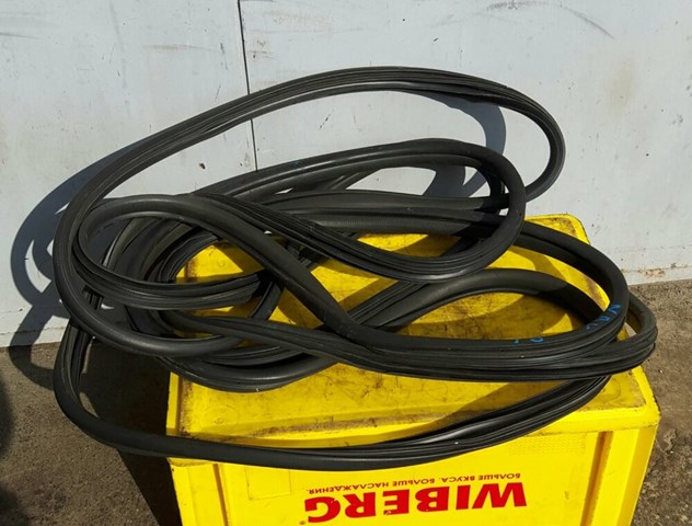 76922EB31A NISSAN Уплотнитель двери передней левой (на кузове) купить в Черкассы