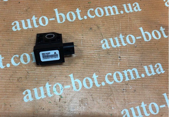 MITSUBISHI 8651A068 Датчик удара в наличии Житомир