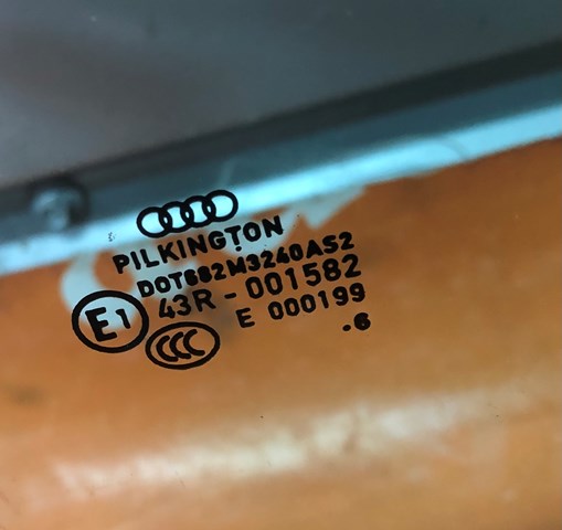 8P3845202 Стекло двери передней правой купить Сумы