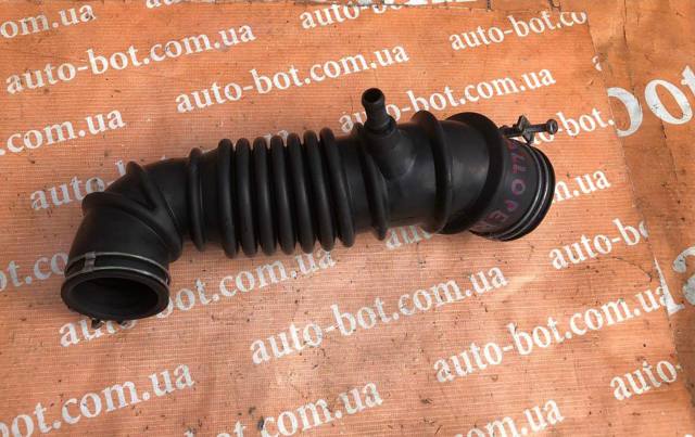 MD063196A Патрубок воздушный, выход воздушного фильтра купить Ирпень