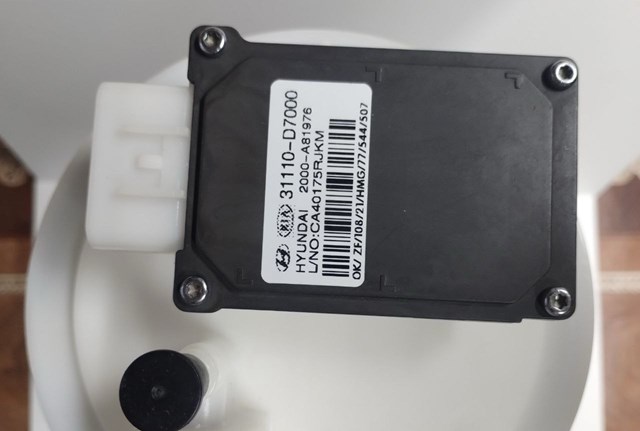 HYUNDAI 31110D7000 Модуль топливного насоса с датчиком уровня топлива в наличии Сумы