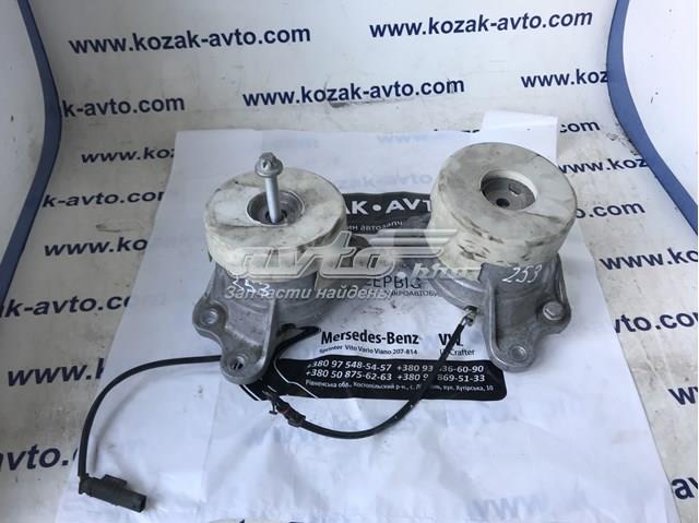 Правая опора двигателя A2532403000 MERCEDES