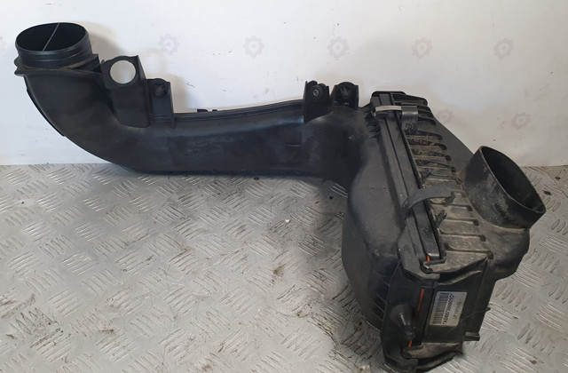 13718573761 BMW Корпус воздушного фильтра купить в Каменское
