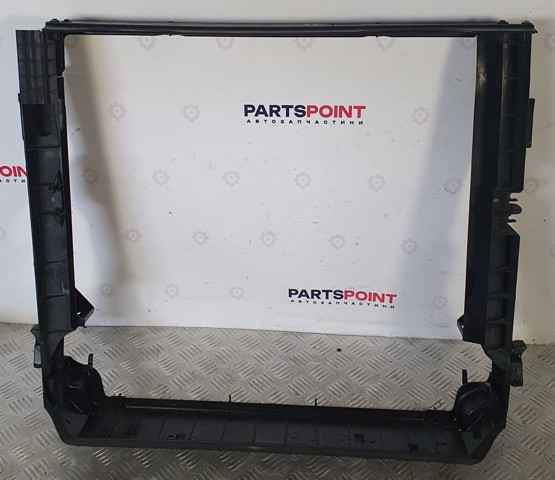 Кронштейн радиатора правый 17118572189 BMW