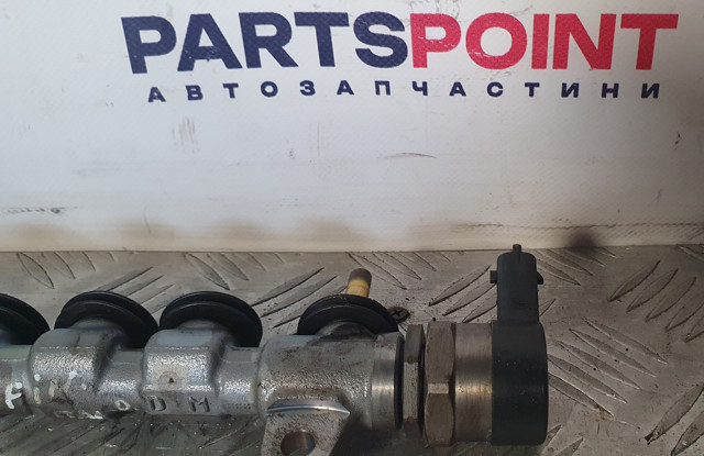 NISSAN 1752000Q2L Распределитель топлива (рампа) в наличии Днепр