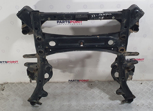 Поперечина передней подвески 31116787915 BMW