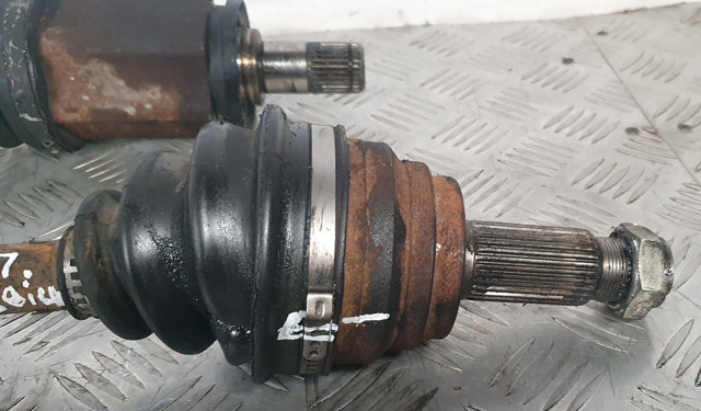 31607607937 BMW Полуось (привод) передняя левая купить в Николаев
