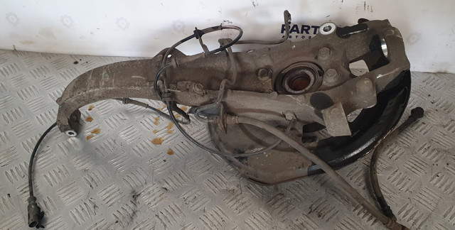 NISSAN 400151CA0A Цапфа (поворотный кулак) передний левый в наличии Ровно