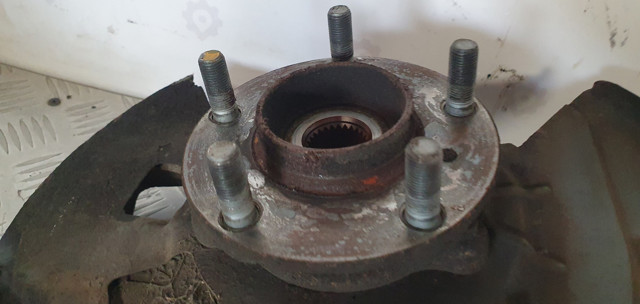 400151CA0A NISSAN Цапфа передняя левая купить в Днепр
