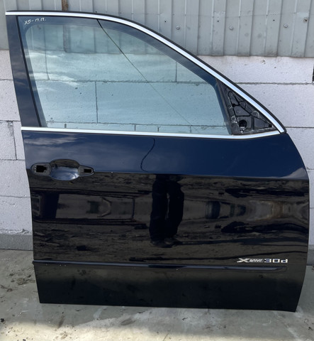 Пассажирская передняя дверь 41517211424 BMW