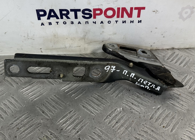 Правая петля капота  4L0823302 VAG