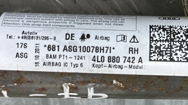 4L0880742A VAG Шторка боковая, правая купить в Ужгород