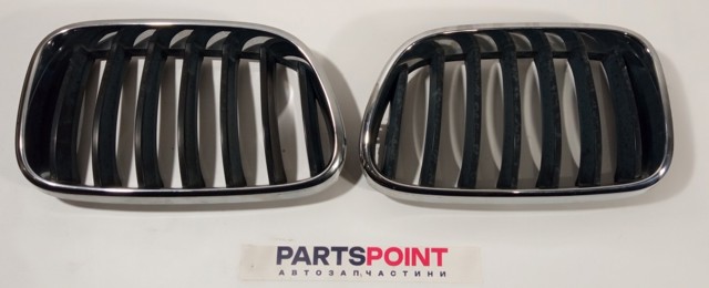 Решетка радиатора левая 51117210725 BMW