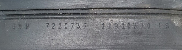 7210737 BMW Уплотнитель капота купить в Винница
