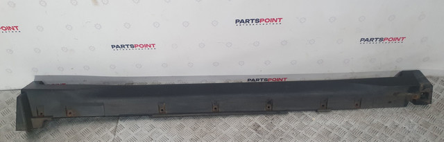 Накладка наружняя (молдинг) порога, правый 768504CE0A NISSAN