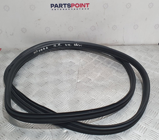 Прокладка двери передней, правой (на кузове) 76921EB31A NISSAN