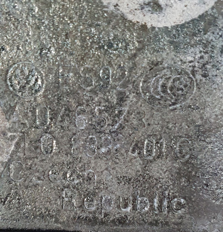 7L0833402C Петля двери задней правой купить Кривой Рог